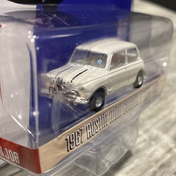 GreenLight | The Italian Job: 1967 Austin Mini Cooper S 1275 MKI - Die-Cast Car - Picture 6 of 10